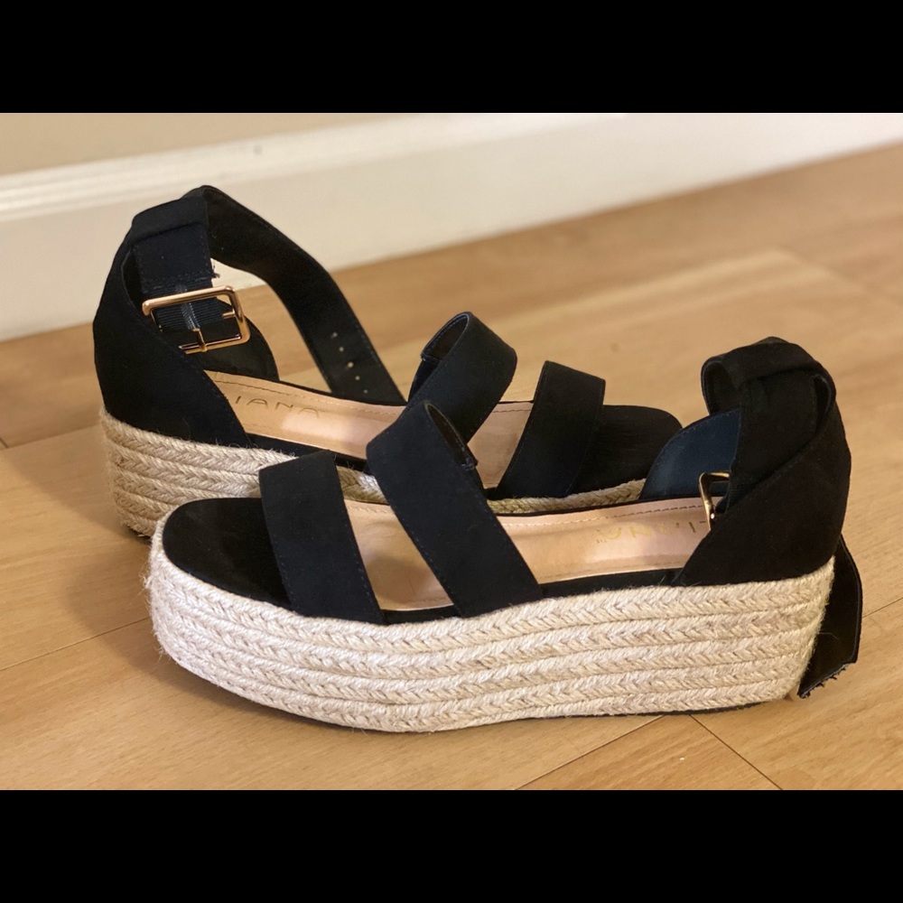 Platform Sandals 🤍🖤
